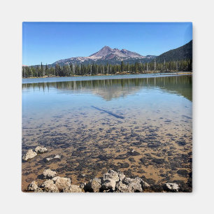 Sparks See mit Blick auf Broken Top, Oregon Magnet