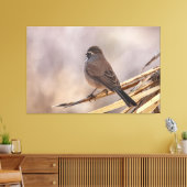 Sparrow auf einer dünnen Verzweigung Leinwanddruck (Insitu (Wohnzimmer))