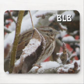 Sparrow im Winter mit Ihren Initialen Mousepad (Vorne)