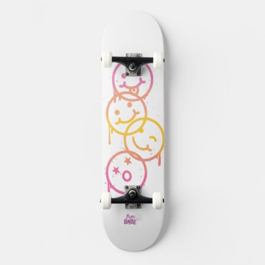 Spaß Babe: Triple Smiley Cruiser Skateboard (Vorderseite)