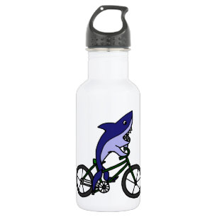 Spaß-blauer Haifisch, der grünes Fahrrad fährt Trinkflasche
