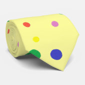 Spaß-bunte große Polka-Punkte auf hellgelber Krawatte (Gerollt)