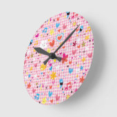 Spaß-Cartoon-Musterrosa Runde Wanduhr (Winkel)