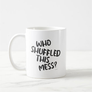 Spaß, der das Motto des Matrosen-Spielers durchein Kaffeetasse