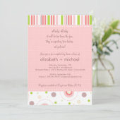 Spaß-Doppelmädchen verbindet Babyparty-Einladung Einladung (Stehend Vorderseite)