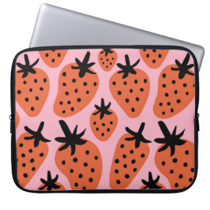 Spaß Erdbeere, handgezeichnet nahtloses Design. Laptopschutzhülle