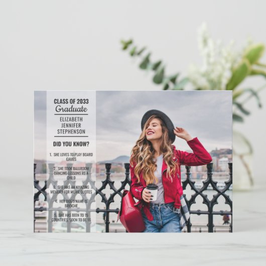 Spaß Fakten 2 Foto Moderner Uni-Abschluss Einladung (Stehend Vorderseite)