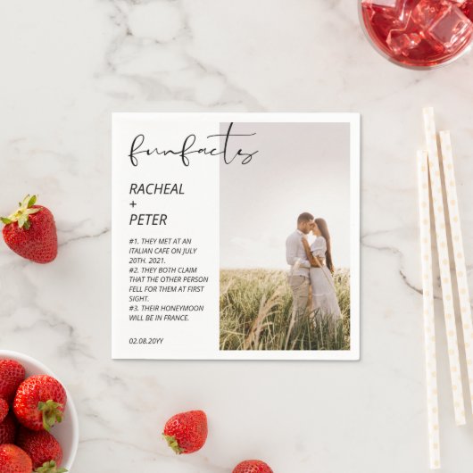 Spaß Fakten Elegante Fotocollage Moderne Hochzeit Serviette (Beispiel)