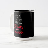 Spaß für Mut und Stupidität Zweifarbige Tasse (Vorderseite Links)