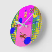 Spaß Hellrosa Blöcke auf der goldenen Ringmauer Runde Wanduhr (Winkel)