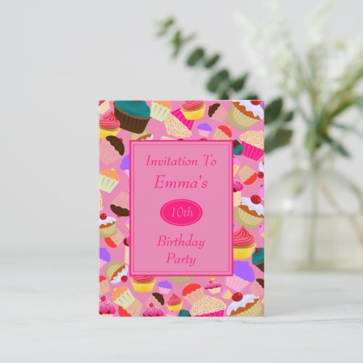 Spaß, hellrosa Cupcake zum Geburtstag Einladung (Stehend Vorderseite)