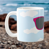 Spaß Magenta Sonnenbrille gegen Blue Sky Kaffee Ta Kaffeetasse