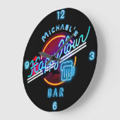 Spaß Personalisiert Mancave Bar Den Happy Hour Große Wanduhr (Winkel)