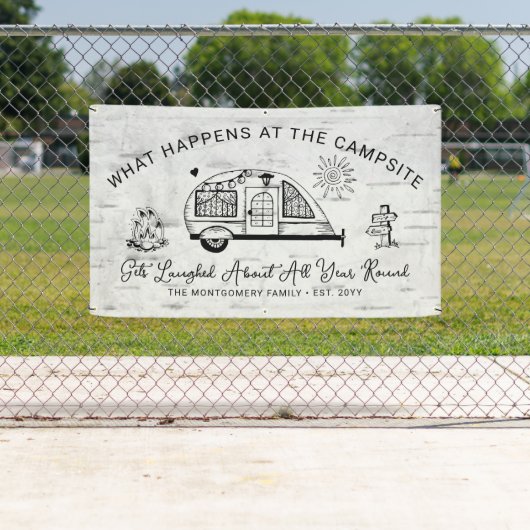 Spaß Personalisiertes rustikales Camping Banner (Insitu)
