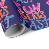 Spaß schlägt schnell geschenkpapier (Rolleneckpunkt)