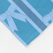 Spaß und Extravagant gestrippter Blauer Bow Fleecedecke (Ecke)
