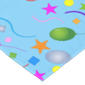 Spaß und farbenfrohe Ballons und Sterne auf LICHT Tischdecke (Schrägansicht)