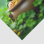 Spaß und niedlicher Kobold, Goldmünzen, Kleeblätte Seidenpapier (Detail)