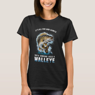 Spaß und Spiel bis jemand einen Glasaugenbarsch be T-Shirt