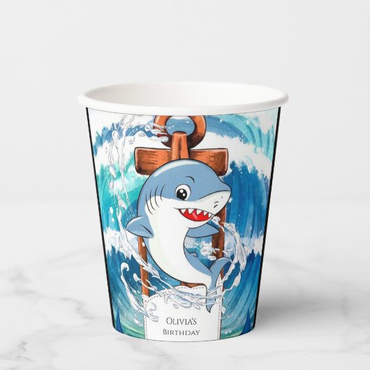 Spaß Whimsical Simple Shark Geburtstag Pappbecher (Vorderseite)