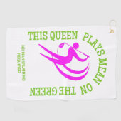 Spaß Women's Golf QUEEN SPIELT GEMEIN AUF DEM GRÜN Golfhandtuch (Horizontal)