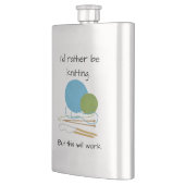 Spaßflasche des Strickers Flachmann (Links)