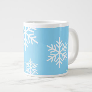 Spaßige Weiße Schneeflocken auf Hellblauem Hinterg Jumbo-Tasse