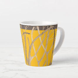 Später Herbst auf einer kleinen Latte-Tasse Milchtasse