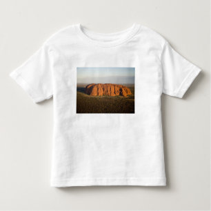 Spätes Nachmittagslicht auf Uluru / Ayers Rock, Kleinkind T-shirt