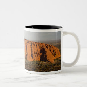 Spätnachmittagslicht auf Uluru / Ayers Rock, Zweifarbige Tasse