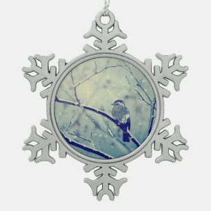 Spatz auf dem schneebedeckten Ast Schneeflocken Zinn-Ornament