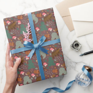 Spazieren Sie durch den Wald auf dem tiefen Kaffee Geschenkpapier