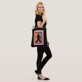 Spazierende Frau Schwarz Tasche (Am Model)