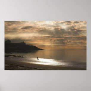 Spaziergang durch den Hund am Douglas Beach Poster