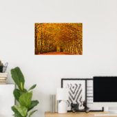 Spazierweg durch den Wald in Herbstposter Poster (Heimbüro)