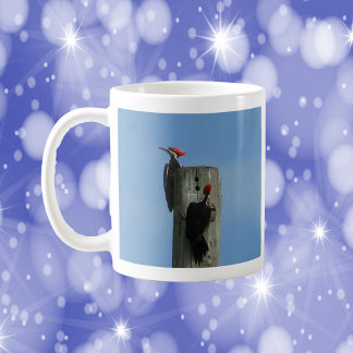 Spechte auf einem Loch Kaffeetasse