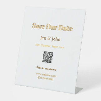Speichert unser Datum Scannt QR für Details Name D Sockelschild