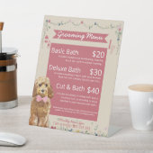 Speisekarte für Cremes und rosa Blumendocken Sockelschild (In SItu)