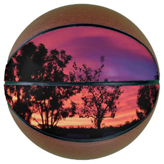Spektakulärer Sonnenaufgang Basketball