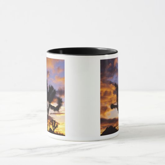 Spektakulärer Sonnenaufgang im Joshua-Tree-Nationa Tasse (Zentrum)