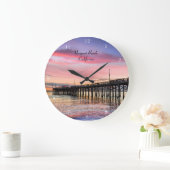 Spektakulärer Sonnenuntergang am Newport Beach Große Wanduhr (Zuhause)