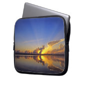 Spektakulärer Sonnenuntergang über dem kleinen Flu Laptopschutzhülle (Vorderseite Links)