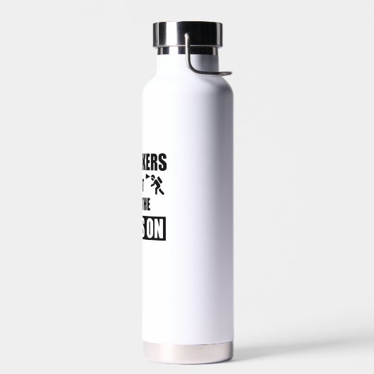 Spelunker machen es mit den Lichtern auf Trinkflasche (Links)