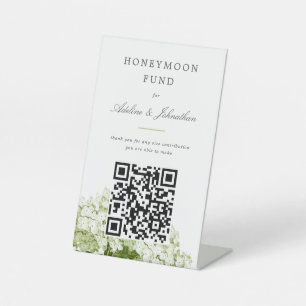Spendenzeichen des White Hydrangea Honeymoon Fund Sockelschild
