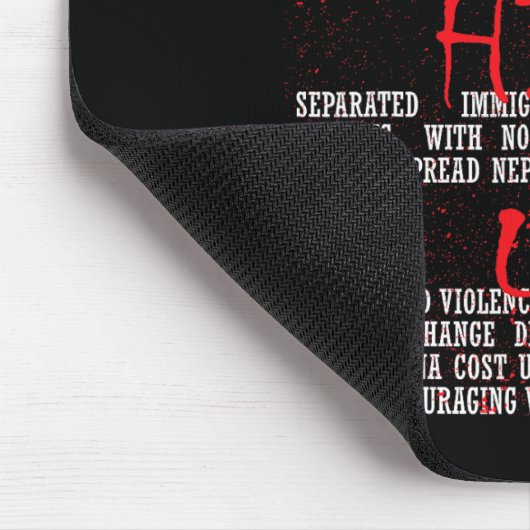Sperr ihn ein Anti-Trump Mousepad (Ecke)