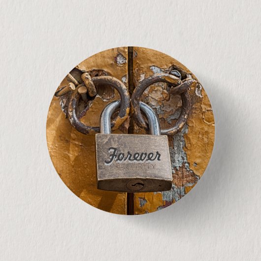 Sperrung der Liebe an der abgenutzten antiken Tür Button (Vorderseite)