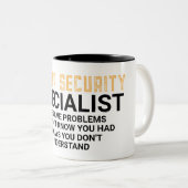 Spezialist für Cybersicherheit Zweifarbige Tasse (VorderseiteRechts)