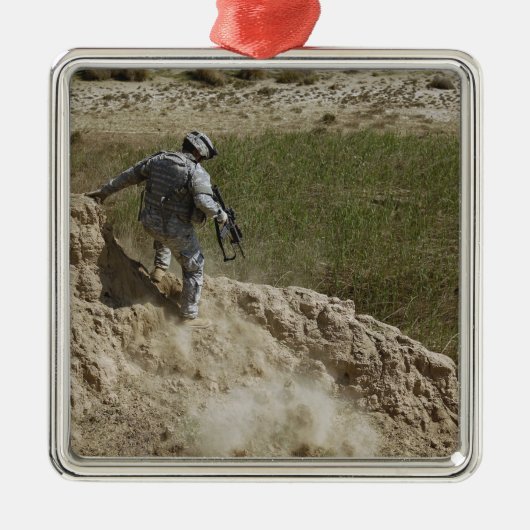 Spezialist steigt nach unten ornament aus metall (Vorne)