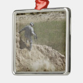 Spezialist steigt nach unten ornament aus metall (Links)