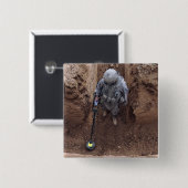 Spezialist sucht nach einem Waffencache Button (Vorne & Hinten)